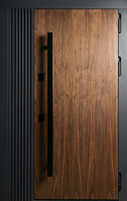 Входная дверь под орех с рифлёной вставкой, лофт №59