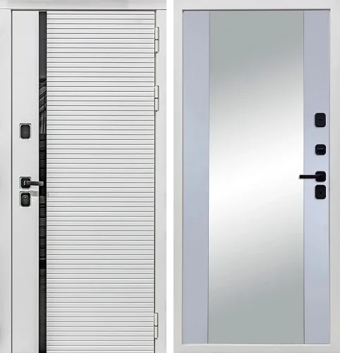 Входная белая металлическая дверь в квартиру №37