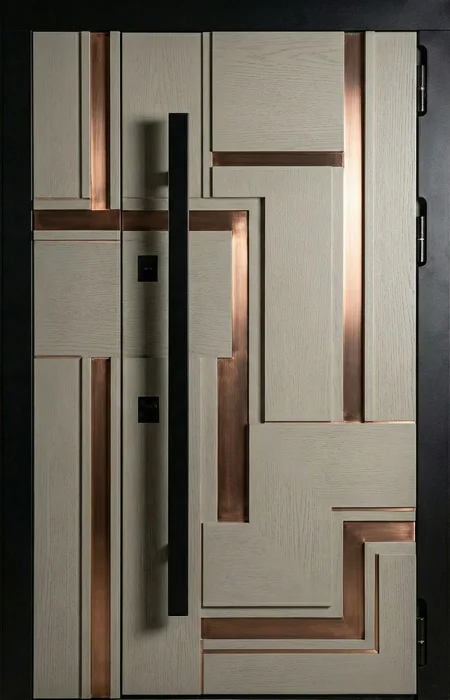 Железная дверь светлая с медными вставками и геометрической фрезеровкой №67