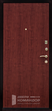 Красная входная дверь в дом №4 - внутренняя сторона