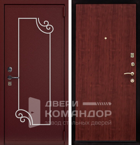 Красная входная дверь в дом №4